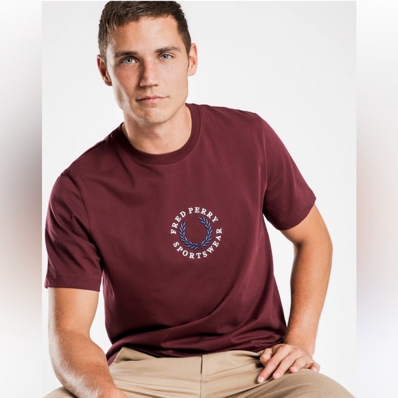 Fred Perry Embroidered Global‎ Branded T-Shirt in Mahogany Size XL - Picture 1 of 10